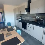 Grand Studio 3 Etoiles - Tout Confort - Plage A 6 Mn A Pieds - Wifi דירה *